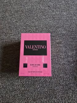 Woman's Valentino colong