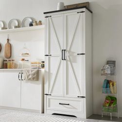 Farmhouse kitchen pantry