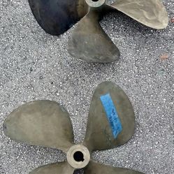  PAIR OF 28 X 33 BRONZE PROPELLER by HY TORQ CANADA 28R33 & 28L33