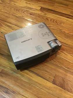 Mitsubishi Projector - Needs Lamp