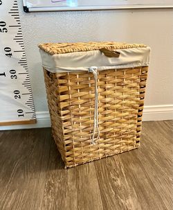 Small hamper laundry basket