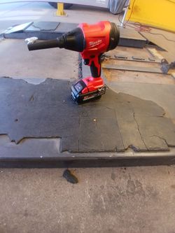 Milwaukee blower with M18 battery