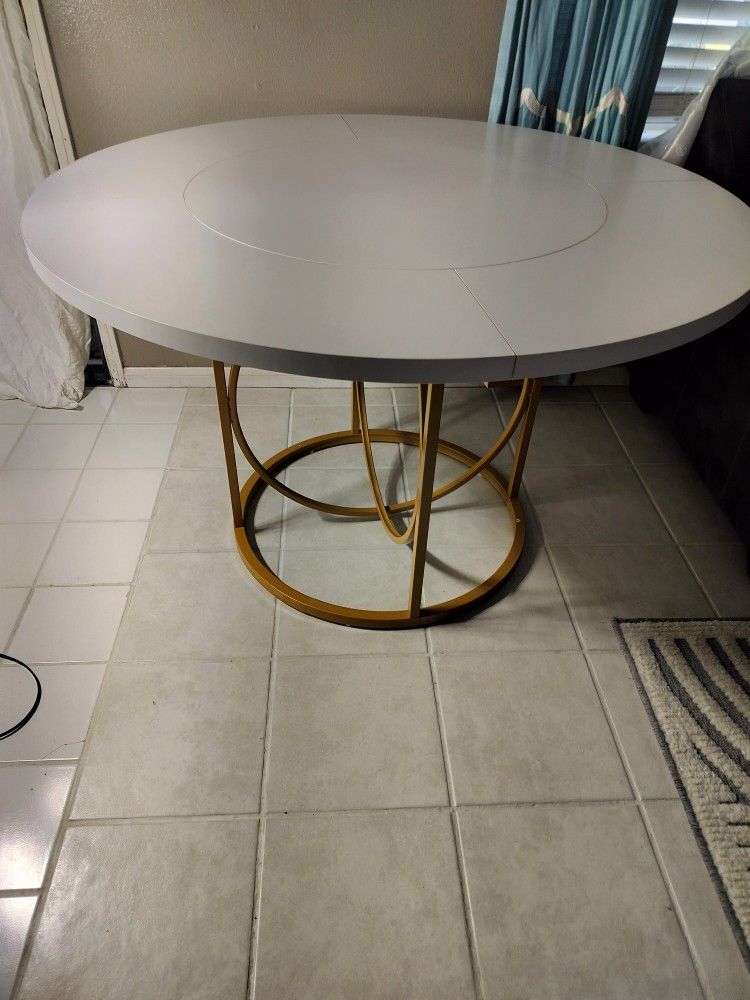 Round Dining Table 