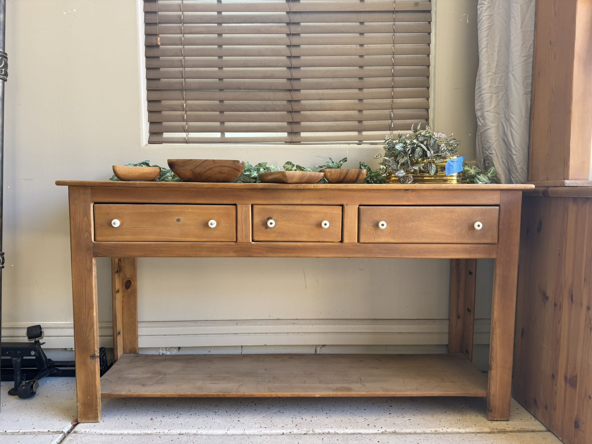 3 Drawer Entry Table