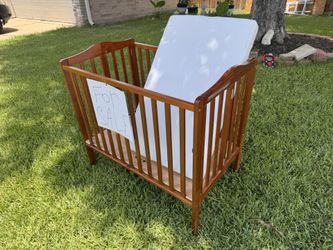 Foldable Wooden Baby Crib With Mattress