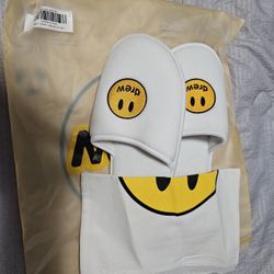 Brand New White Drew House Slippers , Comes Still In Bag And Dust Bag
