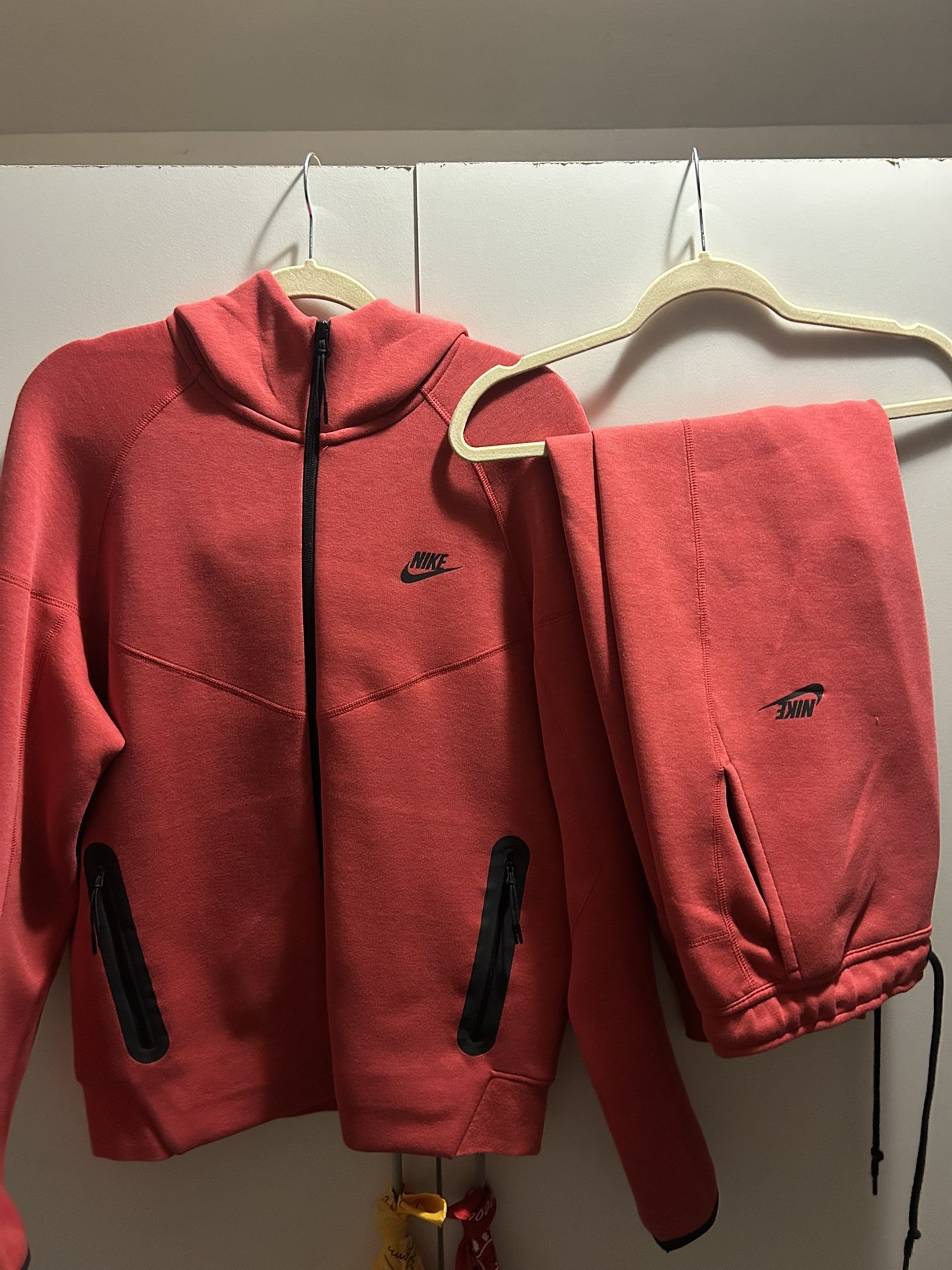 Nike Tech Fleece - Red