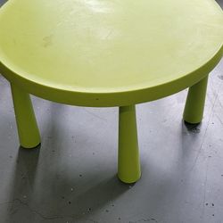 Kids Table & Chairs