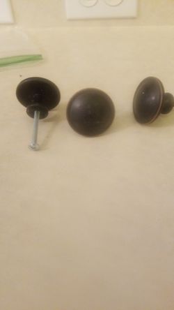 19 Cabinet knobs
