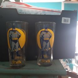 Set Of 2 Batman Glasses 1976 Vintage