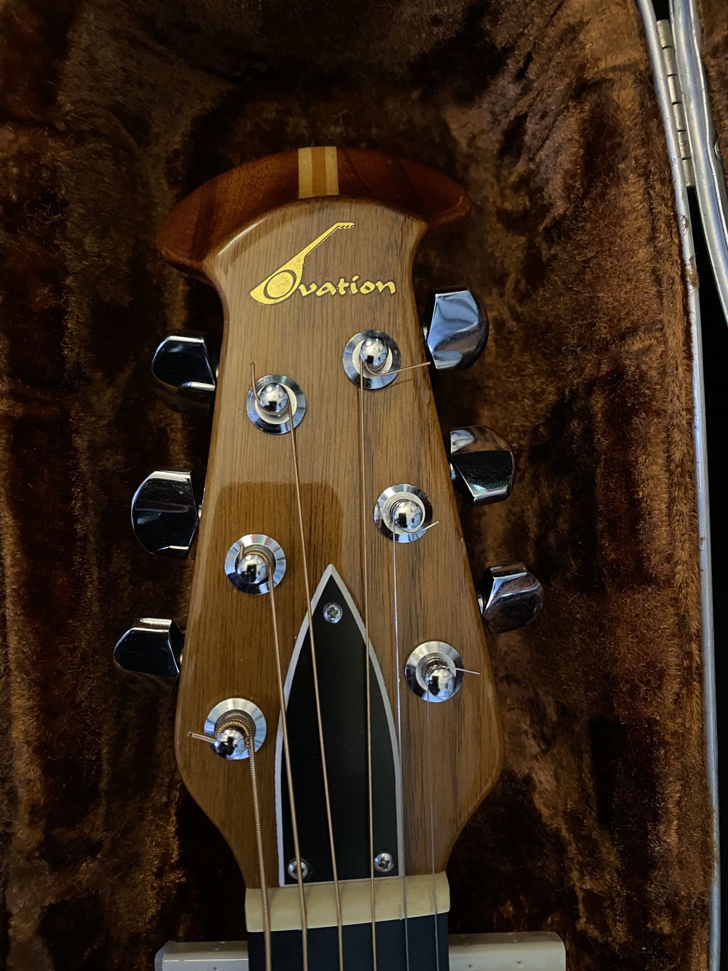 Ovation Deep Bowl-Back Balladeer Acoustic Guitar With Case