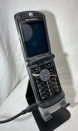 Motorola RAZR V3m Vintage Flip Phone Gunmetal Gray Clamshell Cellular Device Verizon CDMA Mobile Pocket Telephone Retro Y2K Aesthetic Prop Camera Micr
