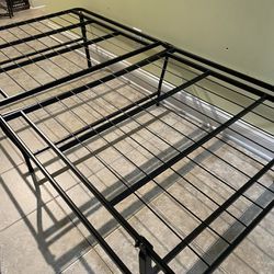 TWIN bed frame / fodlable and portable bed frame