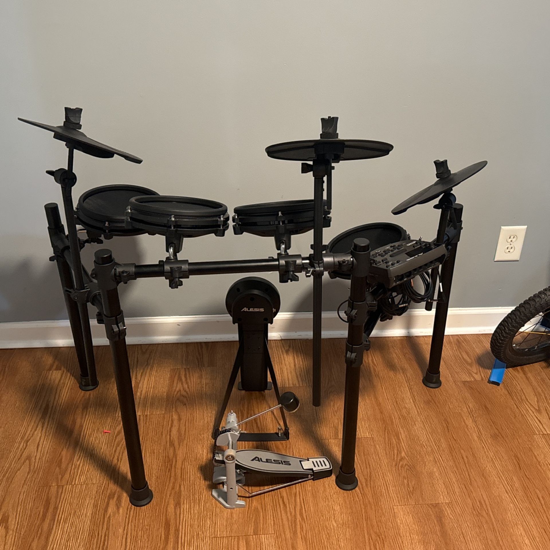 Alesis Nitro kit Drum