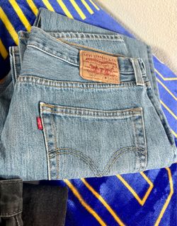 3  Levis Jeans: 501 Blue , 505 Black and 569  GrayBlack