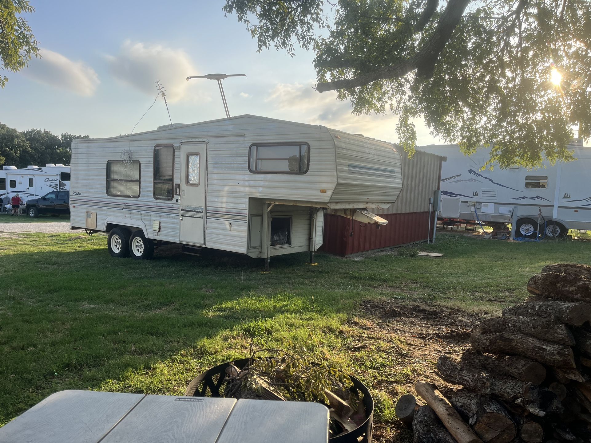 25’ Aluminum Camper Shell