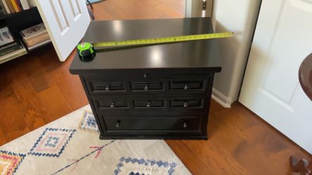End table/nightstand