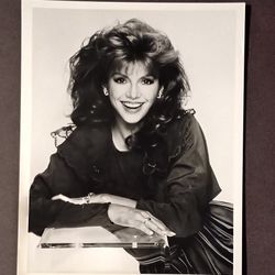 Victoria Principal 1983 Entertainment Tonight Actress 8x10 Glossy Black And White Vintage Still Photo Picture Collectible 