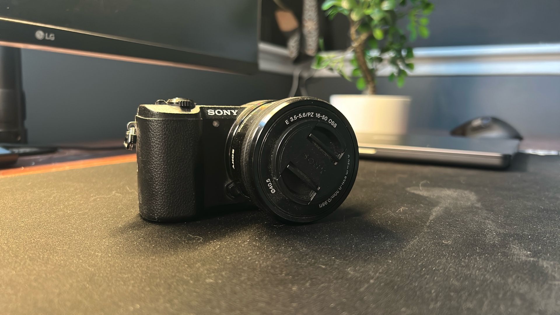 📸 Sony Alpha a5100 w/ 16–50mm Kit Lens