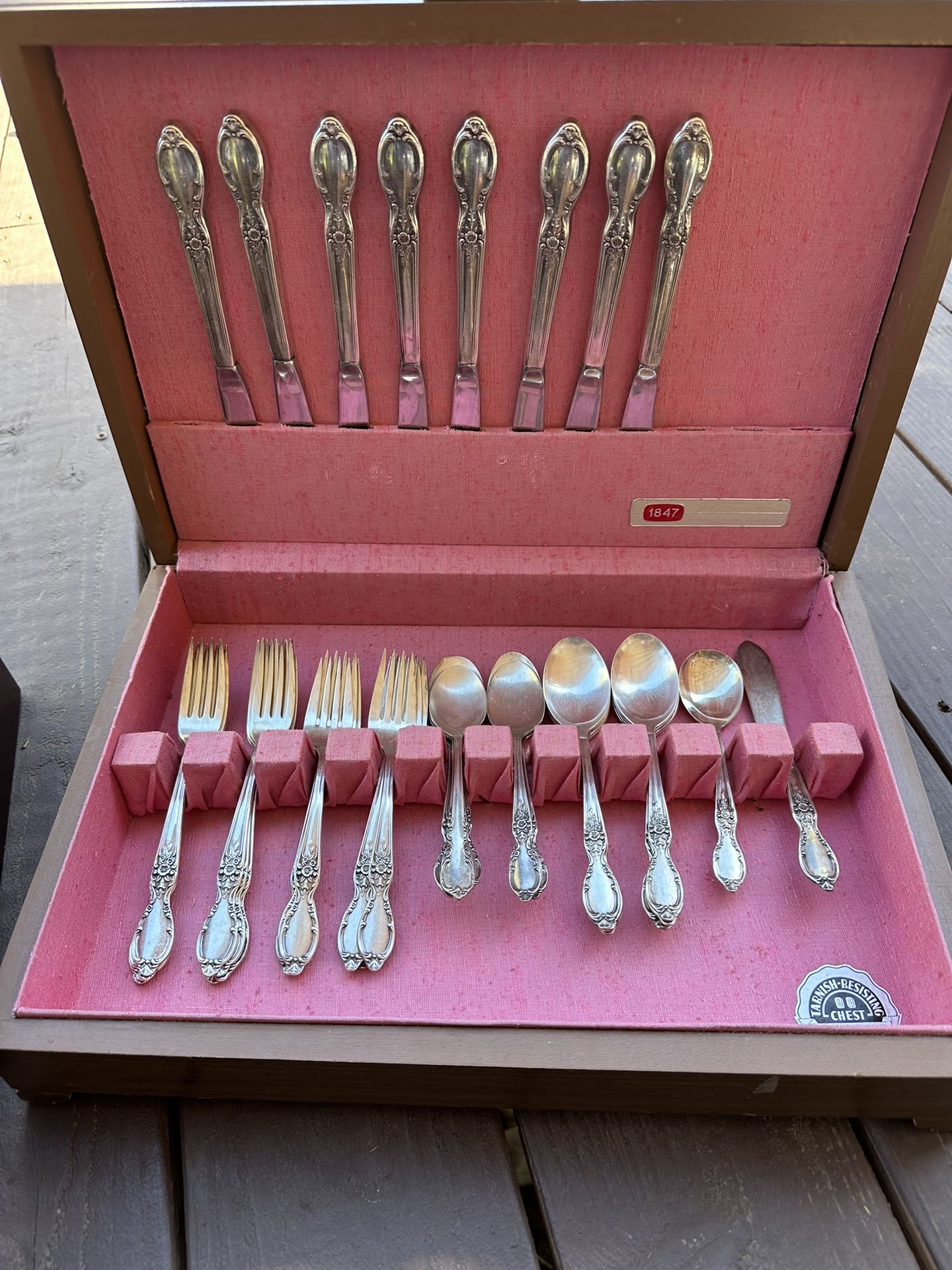 WM Rogers & Son “Victorian Rose” 1847 silverplate flatware set