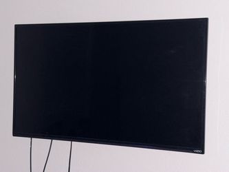 43inch Vizio Smart LED TV with Wall Mount