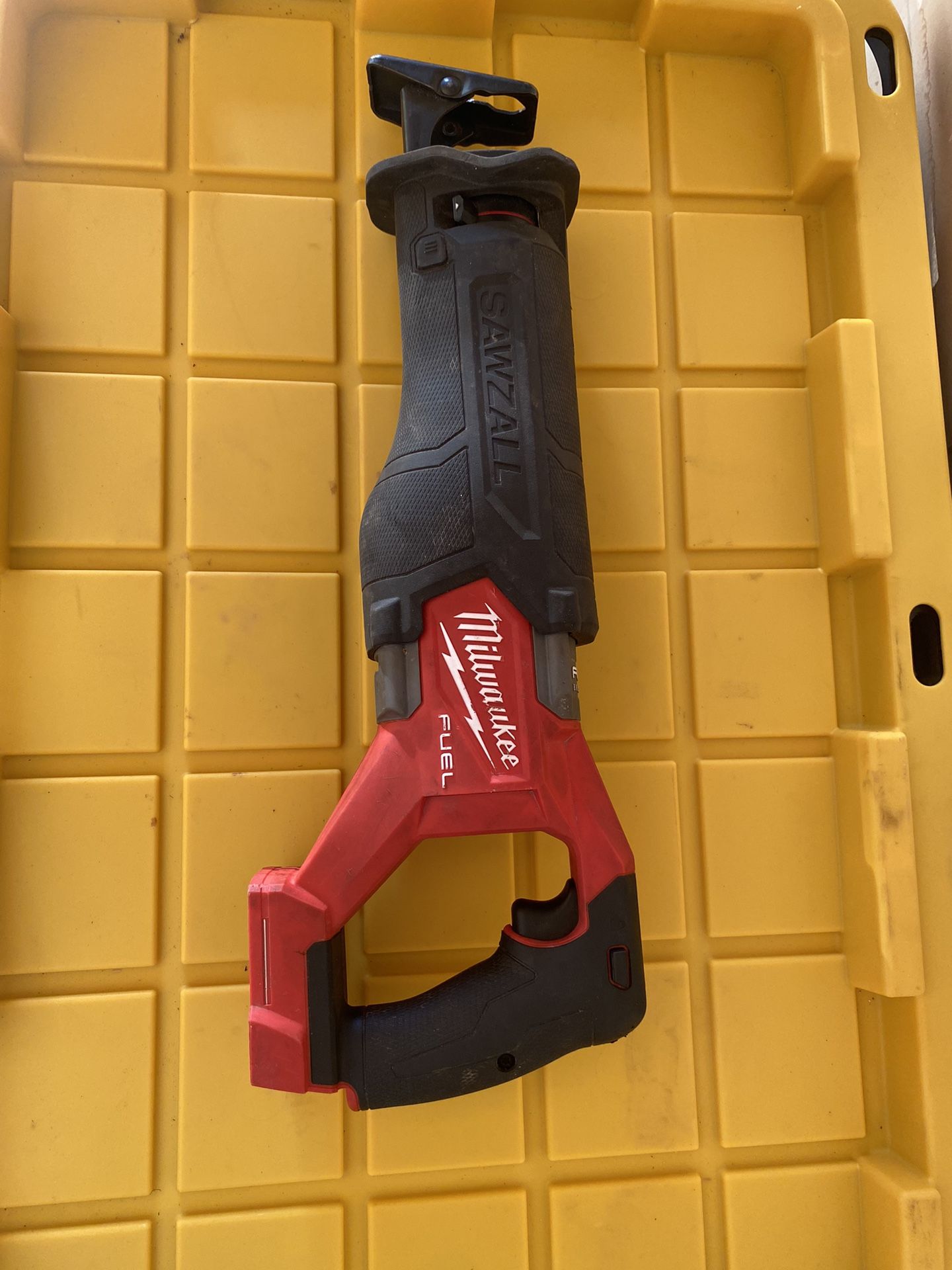 Milwaukee M18 FUEL GEN-2 18V Lithium-Ion Brushless Cordless SAWZALL 