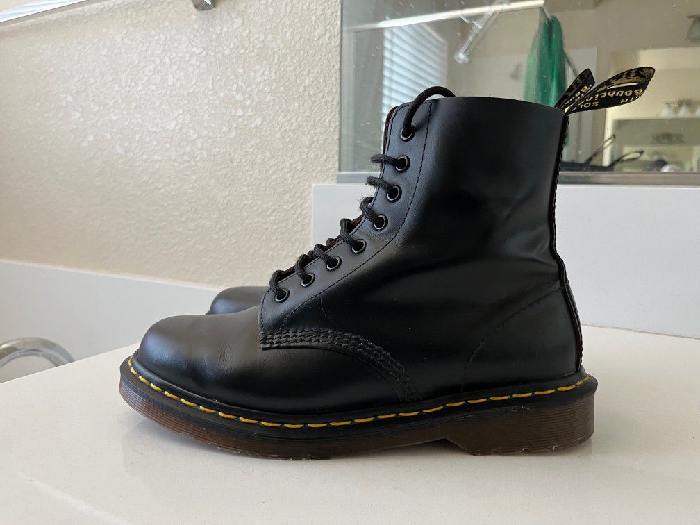 Dr Martens 1460 Made In England Boots Size 9