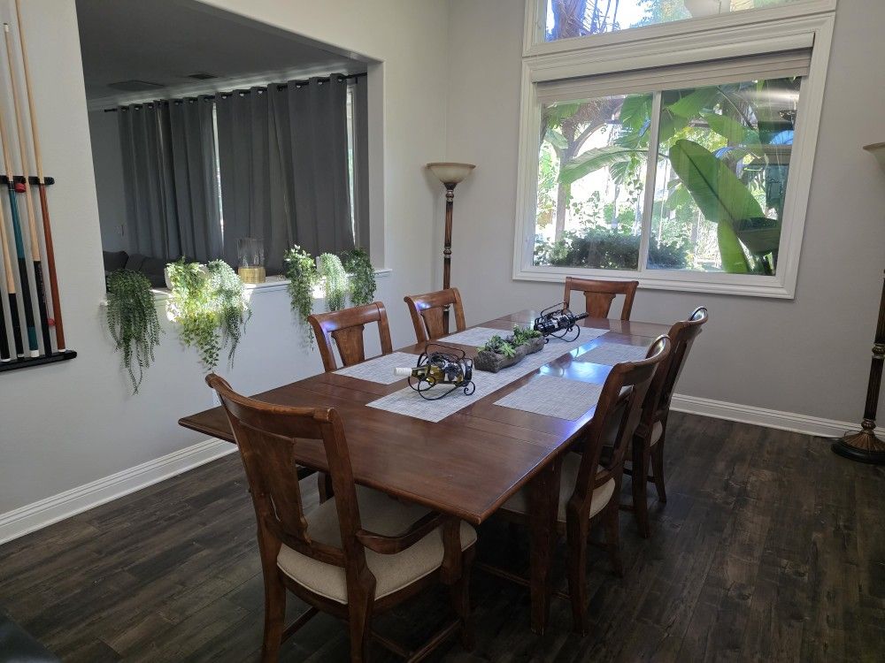 Expandable Dining Table with Leaf + 6 Chairs