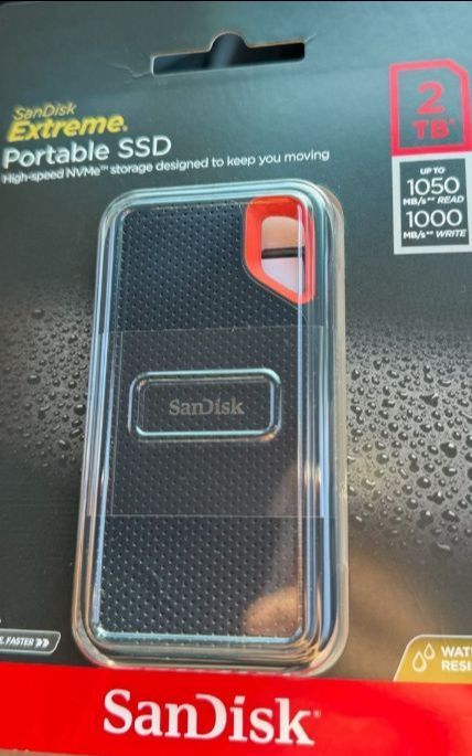SanDisk USB portable external SSD drive 2tb of storage