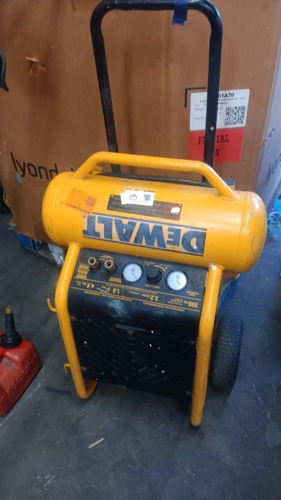 DEWALT
4.5 Gal. Portable Electric Air Compressor