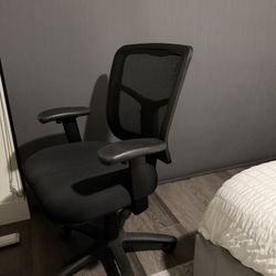 SALE! Selling This Office Chair