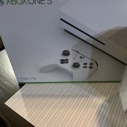 XBOX  ONE S 