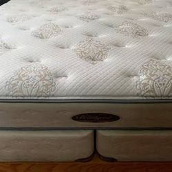 Like New King Size Beautyrest Luxury Mattress 