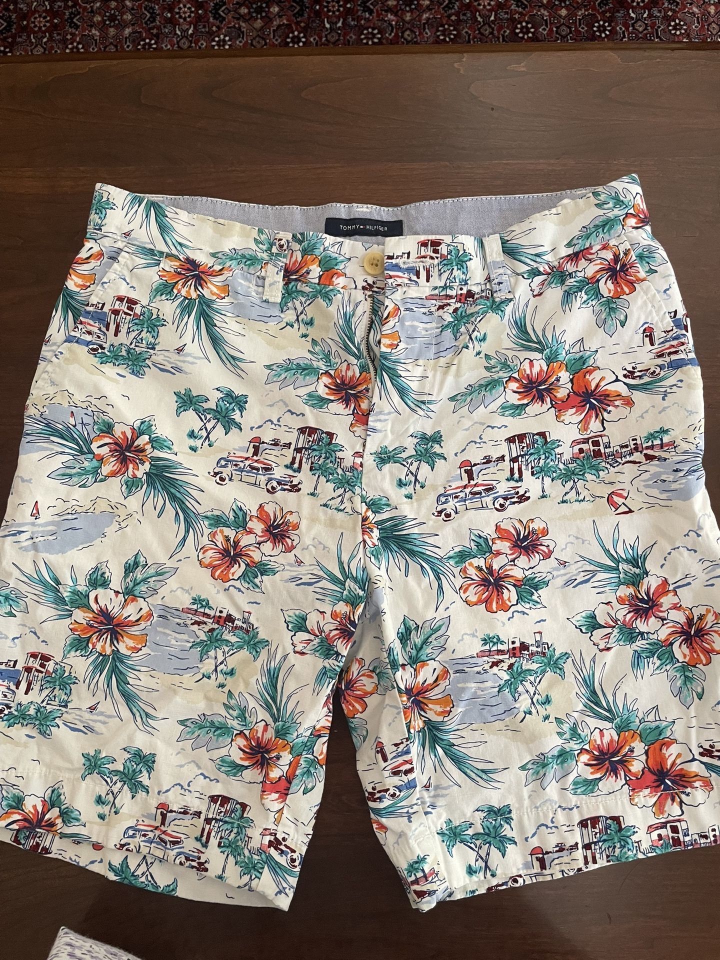 TOMMY HILFIGER woody car palm tree floral   hawaiian style shorts SZ 32