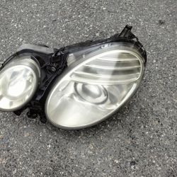 2007-2009 Mercedes E350 E Class Headlight Xenon Hid With Lights Bulbs And Accessories OEM.