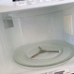 MICROWAVE SLIGHTLY USED