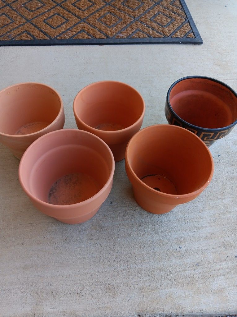 5 Ceramic Pots Two With Designs