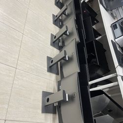 Dell Optiplex 7460, 8th Gen Core i5, 16gb ram, 256gb SSD, Windows 11 Pro, Mouse , keyboard and power cable. This is not a monitor it’s All in one comp