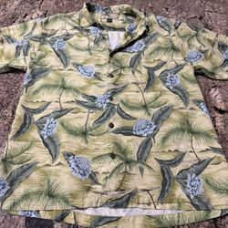 Tommy Bahama Men’s Size Medium Hawaiian Style Shirt, 100% Silk Vacation, Cruise Machine, Washable Gentle Cycle