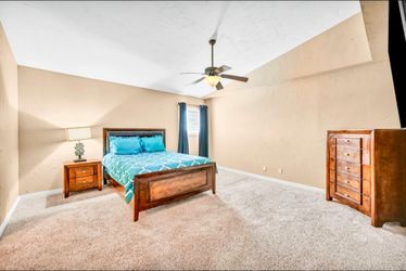 Queen Size Wood Bedroom Furniture Set