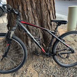 very nice mountain bike with 27 inches tire an new both inner tubs 