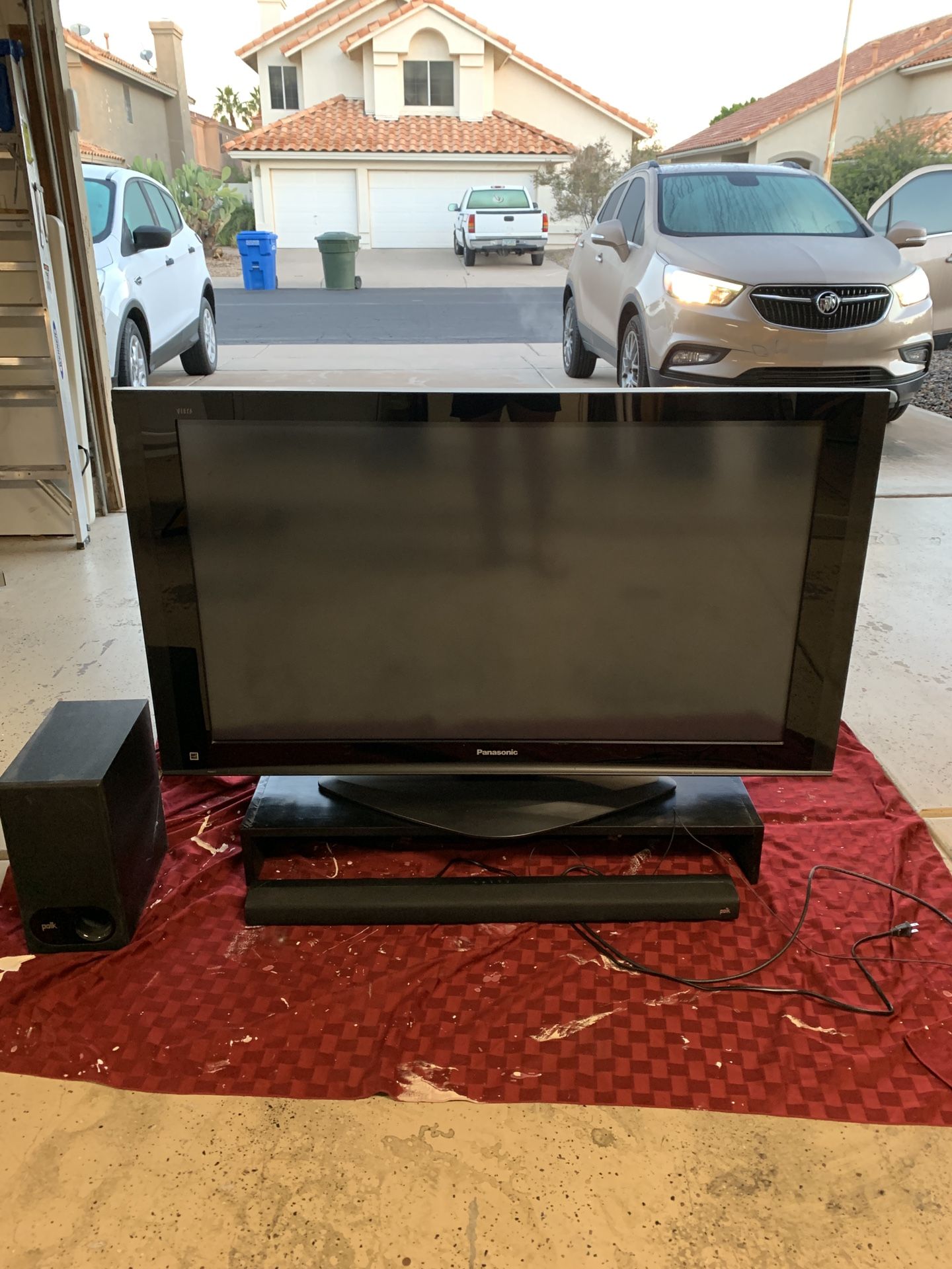 50” TV + Soundbar/ Subwoofer 