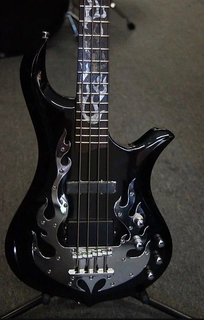 Traben Phoenix bass guitar
