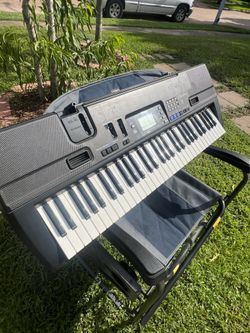 Electric Keyboard / Piano