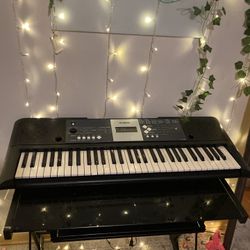 Yamaha Piano keyboard And desk 