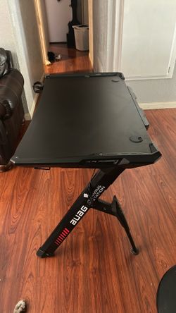 Gaming Desk LED mint condition