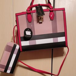 Deluxity los Angeles handbag with a purse.