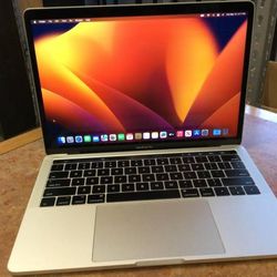 Apple MacBook Pro 13" Mid 2017 Touchbar i7 16gb 512gb SSD

