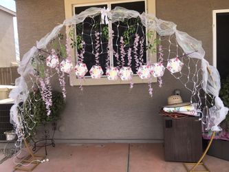 only decorations, does not include the metal base