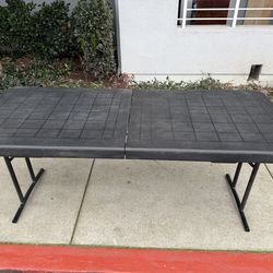Foldable table